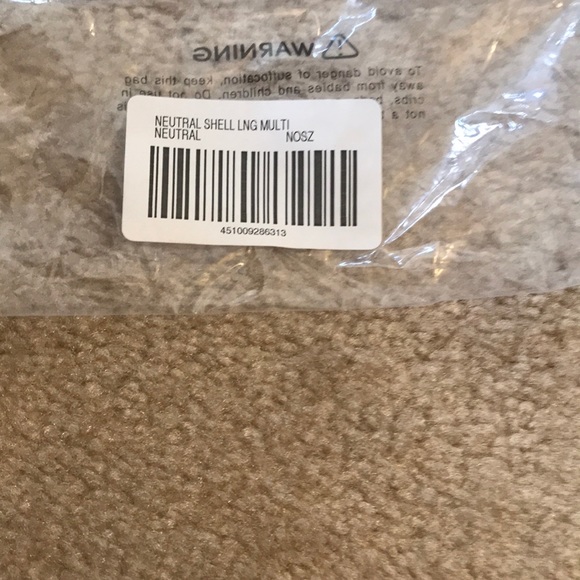 New Chico’s Necklace - neutral shell - Picture 2 of 6